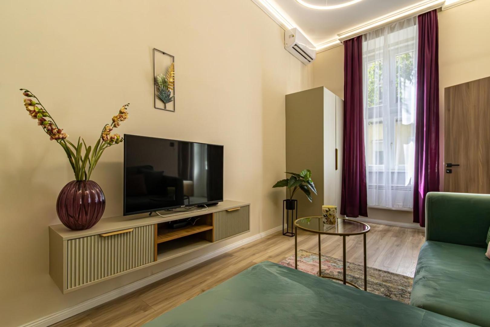 Oasis Apartment On The Broadway With Ac Budapeszt Zewnętrze zdjęcie