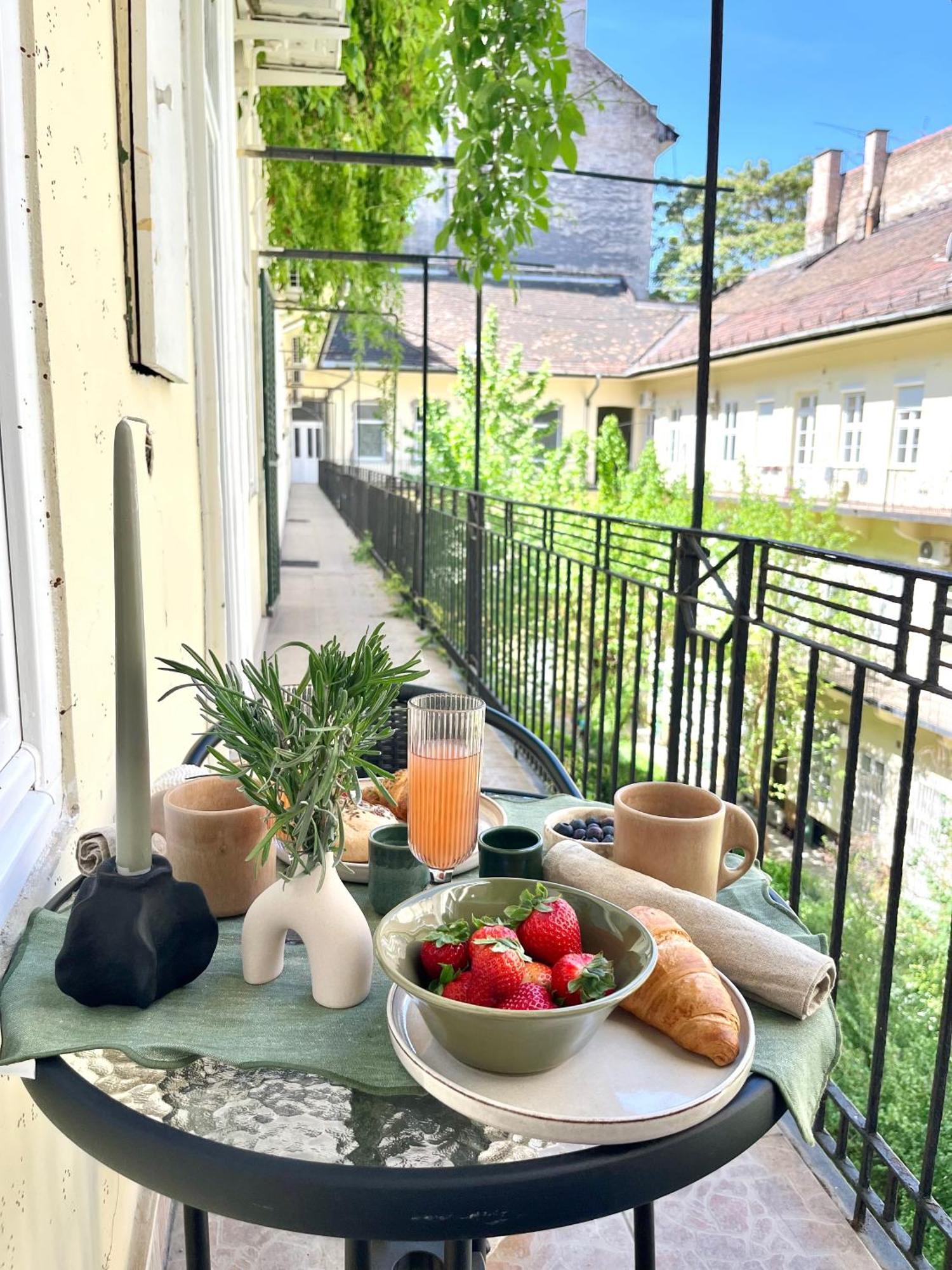 Oasis Apartment On The Broadway With Ac Budapeszt Zewnętrze zdjęcie